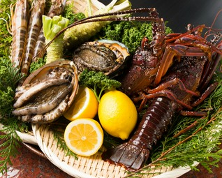 豊かな磯の風味、濃厚な味わい『伊勢海老・黒鮑』