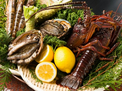 豊かな磯の風味、濃厚な味わい『伊勢海老・黒鮑』