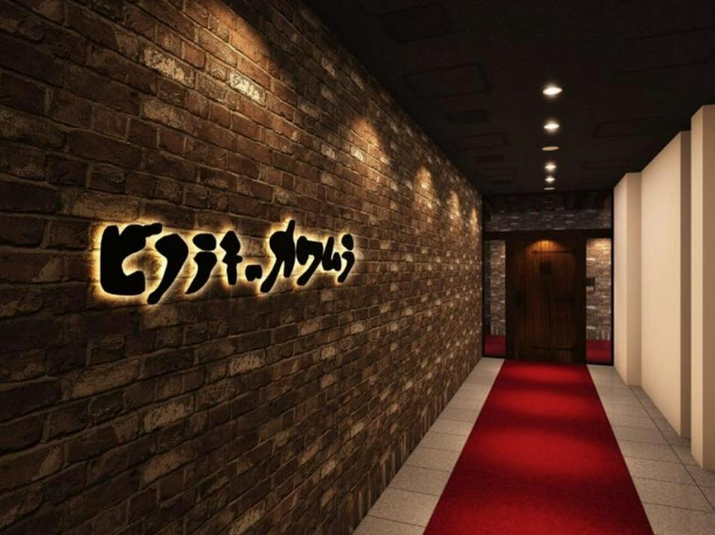 美食への期待が高まる、高級感あふれるエントランス