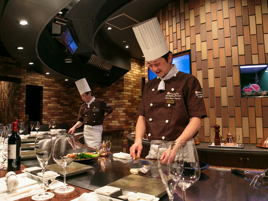 料理はもちろん、トータルで楽しめるサービスを心掛けて