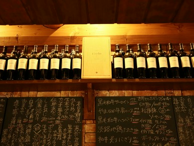 イタリア、フランス、オーストリアなどのワインを常備