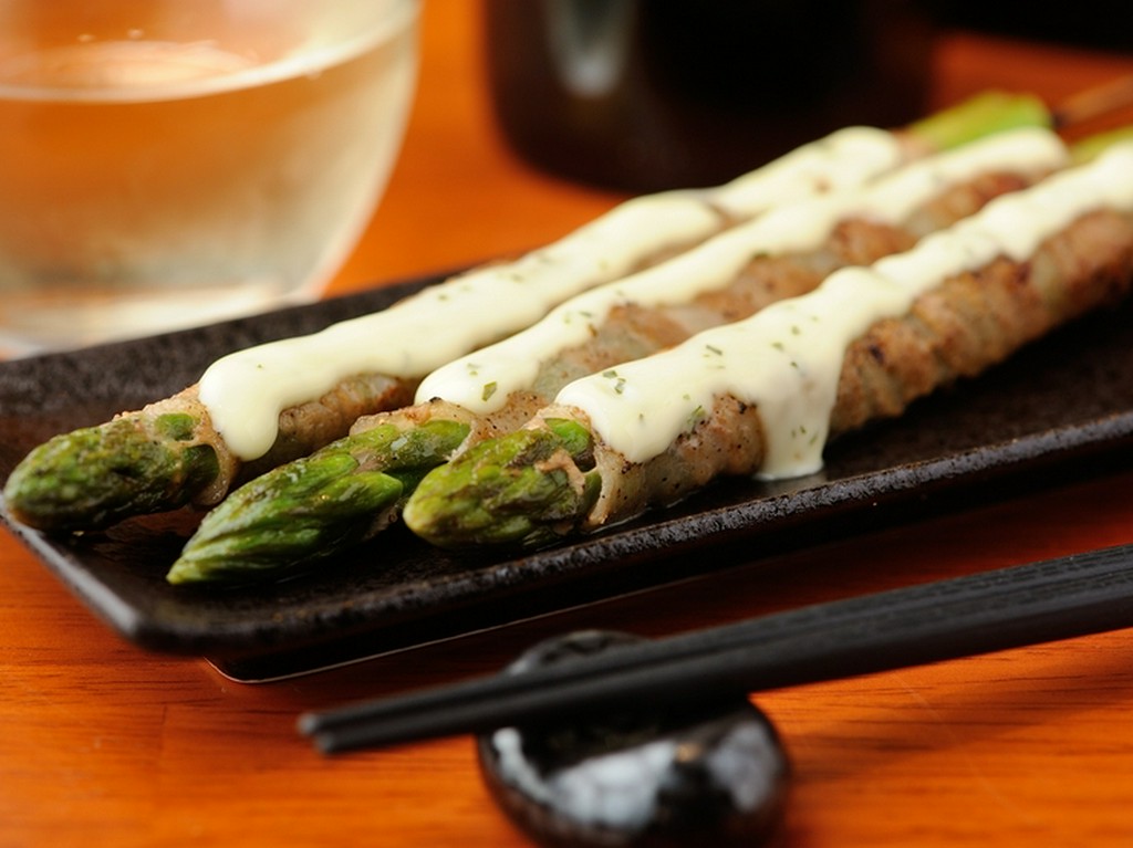 『アスパラ豚巻き』はとても長くて食べ応えあり