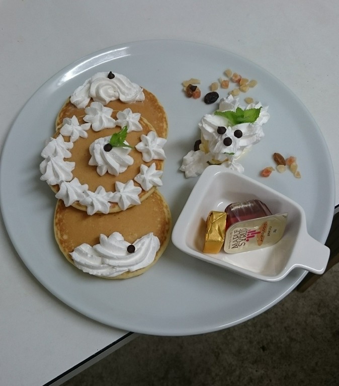どこか懐かしい『ホットケーキ　ホイップのせ』