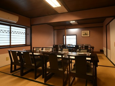 接待や大人数のご宴会にも対応できる座敷をご用意