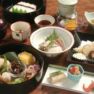 小鉢・上造り・手桶料理・茶碗蒸し・天ぷら・お吸物・ご飯・デザート付