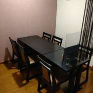 テーブル椅子席4名様席　6名様席ございます　Lunch dinner共に禁煙席