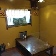 お座敷 BOXタイプ4名様。（最大要相談で、5名まで）dinner喫煙可能　