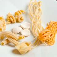 素材にこだわった自家製の生パスタ。それぞれのパスタの形に合わせ、絶品のソースを組み合わせています。