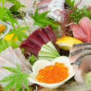 料理人が釣り好きということもあり、釣りのお客様が持ち込んだ魚を料理してくれるという嬉しいサービスも。美味しいものを美味しいうちに食べてもらいたい、という料理人の心遣いが感じられます。