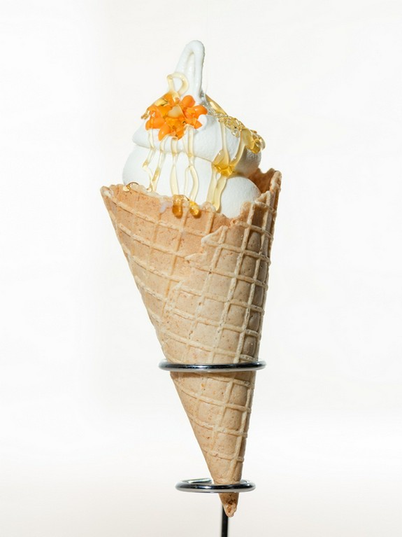 ゆふいん牧場ミルク（フリー蜂蜜トッピング）　cone