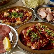 テラス席限定で大阪鶴橋焼肉、秘伝のニンニクもみだれ仕上げのクセになる焼肉を御堪能下さい。