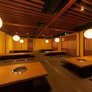 個室は全7部屋。4名～最大50名まで、さまざまなバリエーションを用意。接待・会食などゲストをお招きしての大切な食事の席や、団体での食事会にも、ぜひ利用したいものです。