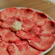 タンの上見を薄切りで焼きはじめの1品