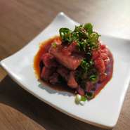 タンの赤身を特製ダレにあえて召し上がれ