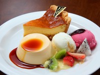 お腹も心も満足。欲張りケーキプレート『チーズタルトのロイヤルケーキ』