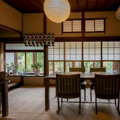 庭を愛でながら食事ができる、しっとりと落ち着きのある和空間