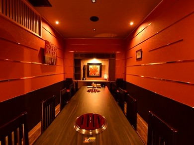 ジャズが流れる割烹風インテリアの焼き肉専門店