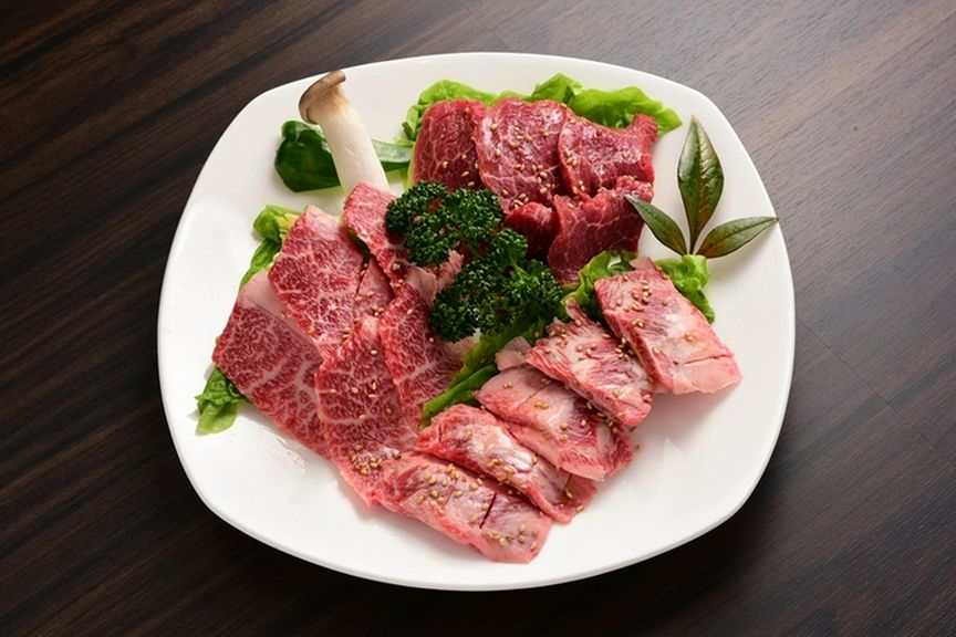 長野県名産の「信州プレミアム牛」と「すわ味豚」