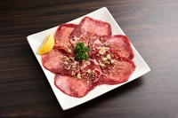 上質の脂が乗ったクセになる食感『上タン塩』