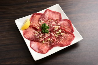 上質の脂が乗ったクセになる食感『上タン塩』