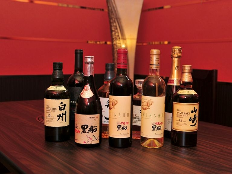 ゴージャスな雰囲気の特別室でゆったりとくつろいで