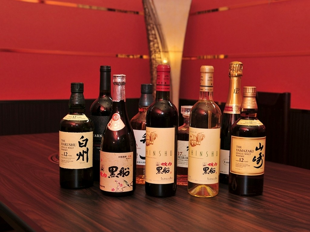 ゴージャスな雰囲気の特別室でゆったりとくつろいで