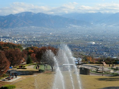 甲府盆地を一望！　テラス席窓際は最高の展望席