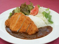 柔らかジューシーなポークカツ定番のボリュームたっぷりカレー