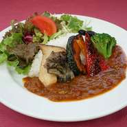 グリルした野菜と相性ばっちりの甘めのカレーです。