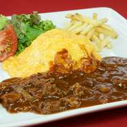 トロトロのコク旨ワイン玉子の中は醤油ベースのバターライスです。