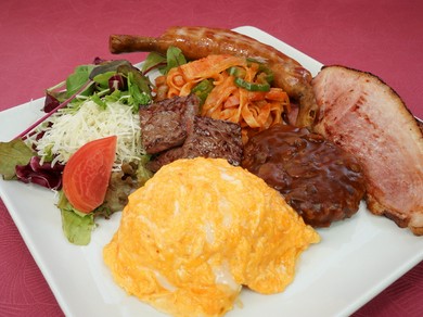 富士山麓牛や甲州クリスタルポーク、ワイン玉子など山梨が誇る食材が大集合『ガッツリ大人のお子様ランチ』