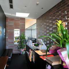 落ち着いた雰囲気のエントランス