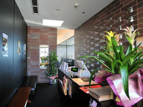 落ち着いた雰囲気のエントランス