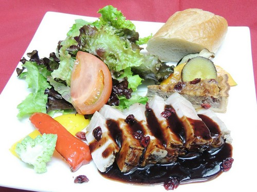 ランチもディナーもお得なセットメニュー