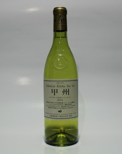 山梨県産のワインも豊富に取り揃え