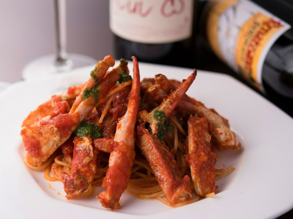 蟹の味わいが凝縮された『渡りガニのトマトパスタ』