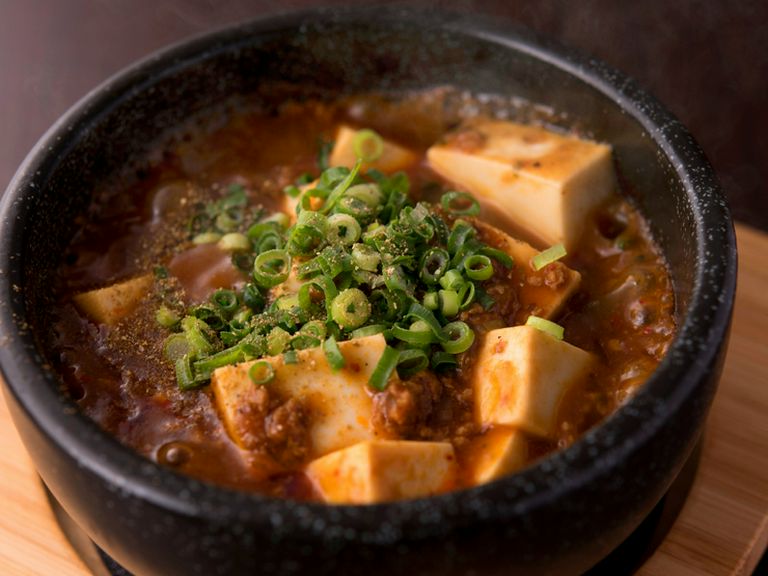 熱々な『辛! 石焼きマーボー豆腐』など充実した逸品料理