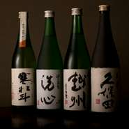 アルコール類は蔵元にこだわって、種類を揃えています。例えば日本酒は朝日酒造の「久保田」の5種飲み比べなども可能です。焼酎も同様で、そのほかには料理に合うワインやシャンパンなどが豊富に揃っています。