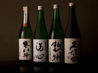 日本酒や焼酎は蔵元にこだわり同銘柄の飲み比べも可能