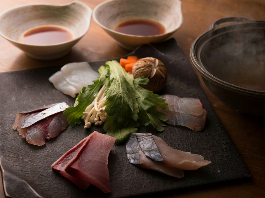 さっと火を通すことで新しい味わいが楽しめる『海鮮しゃぶしゃぶ』