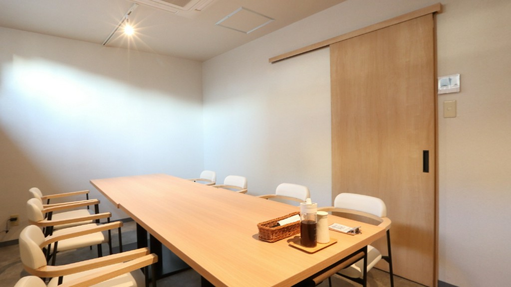 4階には、快適でプライベートな空間を重視した完全個室を完備