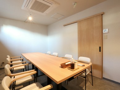 4階には、快適でプライベートな空間を重視した完全個室を完備