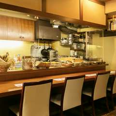 古材を利用した温かみのある和の空間でしっぽりと