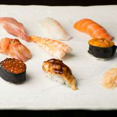 その日仕入れたネタの味を知り尽くせる一品『特上寿司』