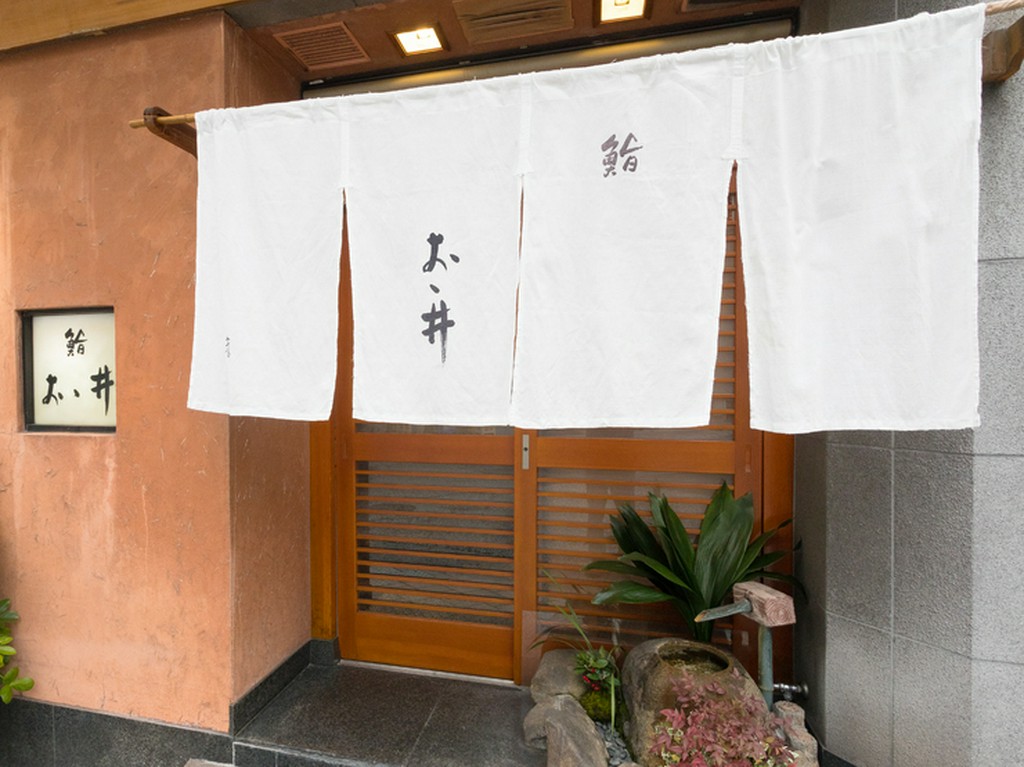 鮨を肴にひとりで酒を愉しみお腹を満たす、至福のひととき