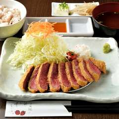 渥美半島で育った「あつみ牛」使用。赤身肉でも柔らかでジューシーな『国産牛かつ（ランプ）膳』