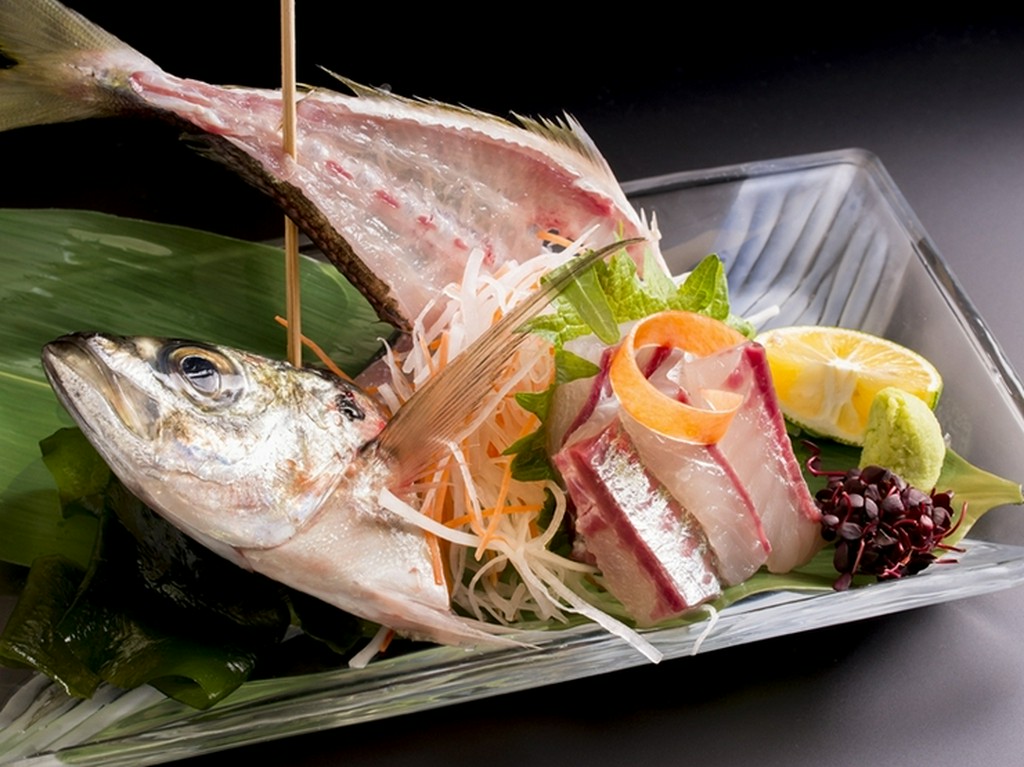 新鮮だからこそ味わえる歯ごたえある『鯵の姿造り』