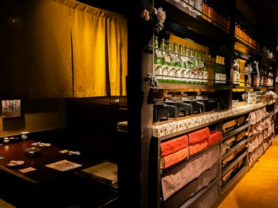 BGMは粋なジャズ。まったり過ごす日本酒デート
