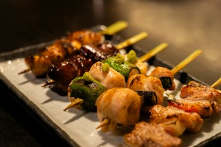正統派、炭火で焼き上げる極上焼鳥