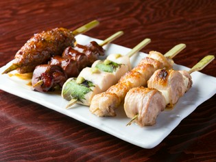 高級土佐備長炭使用で焼き上げる『岩手県産・地養鶏の串焼き』